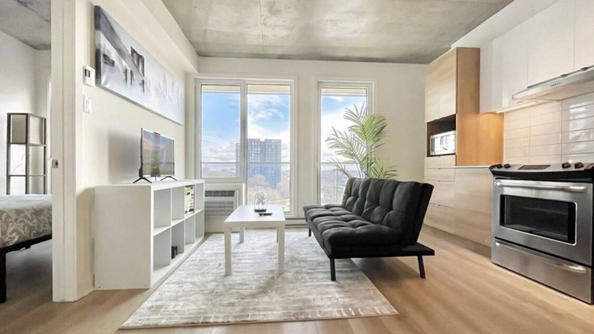 Little Burgundy Apartment | Charming Home-Perfect Location-Free Parking & Spa