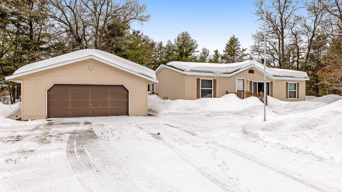 Boulder Junction House | Charming home with gas grill, full kitchen, deck, patio, TV, and washer/dryer