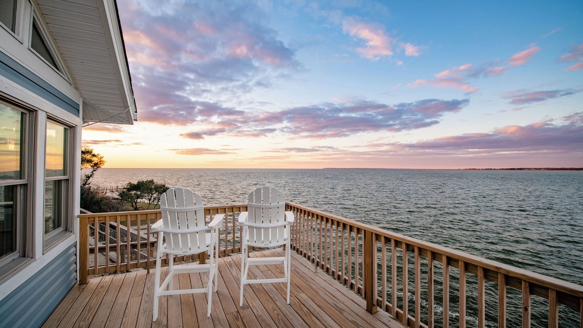 Colington Cottage | Charming Home with Stunning Views !