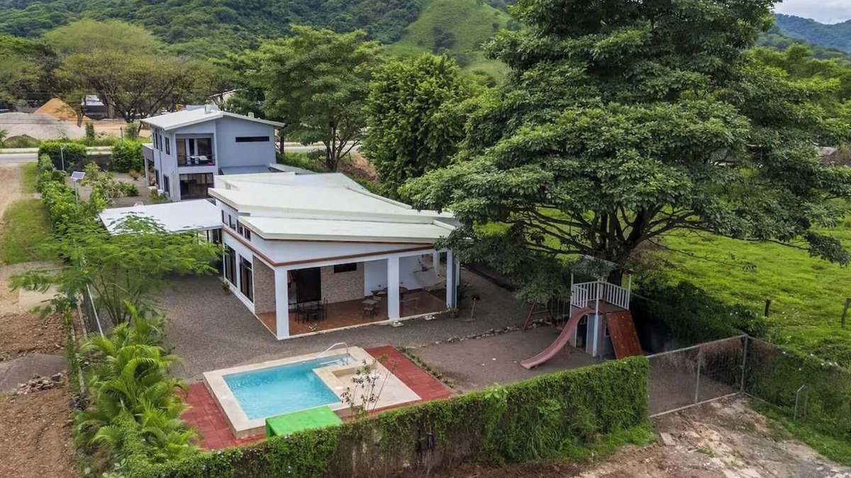Veintisiete de Abril House | CHARMING HOME WITH PRIVATE POOL - CLOSE TO BEACH AND PET FRIENDLY - NATURE
