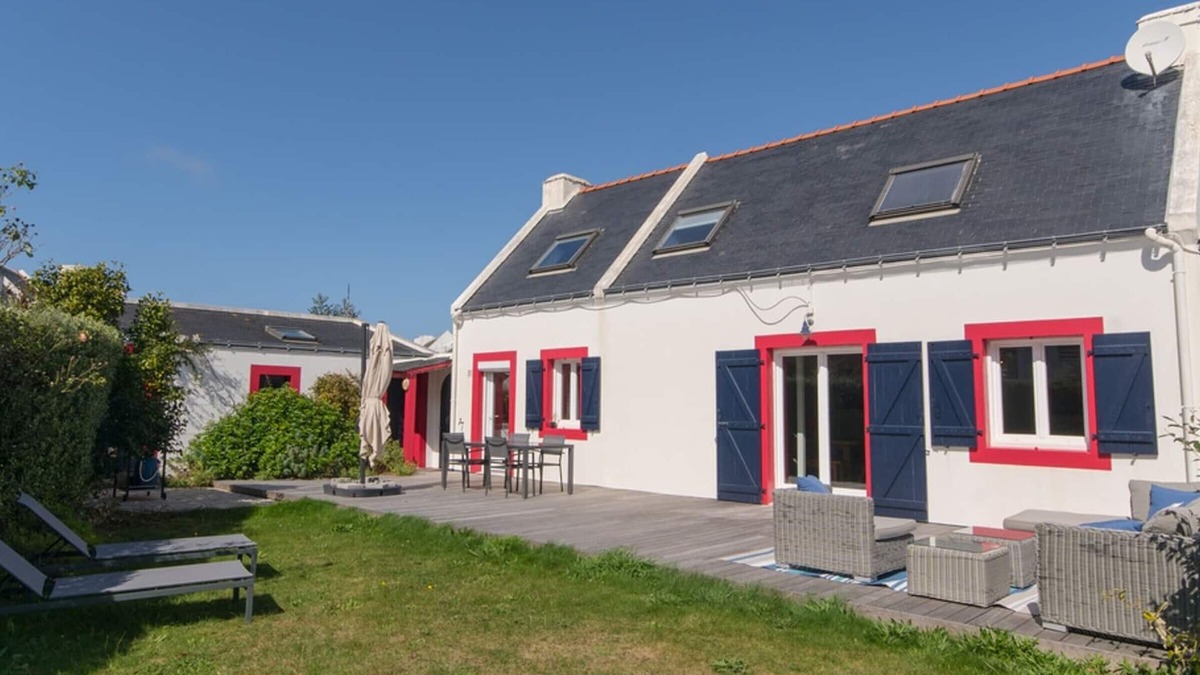 Sauzon House | Charming Home with Garden, Terrace, and Beach Access in Sauzon
