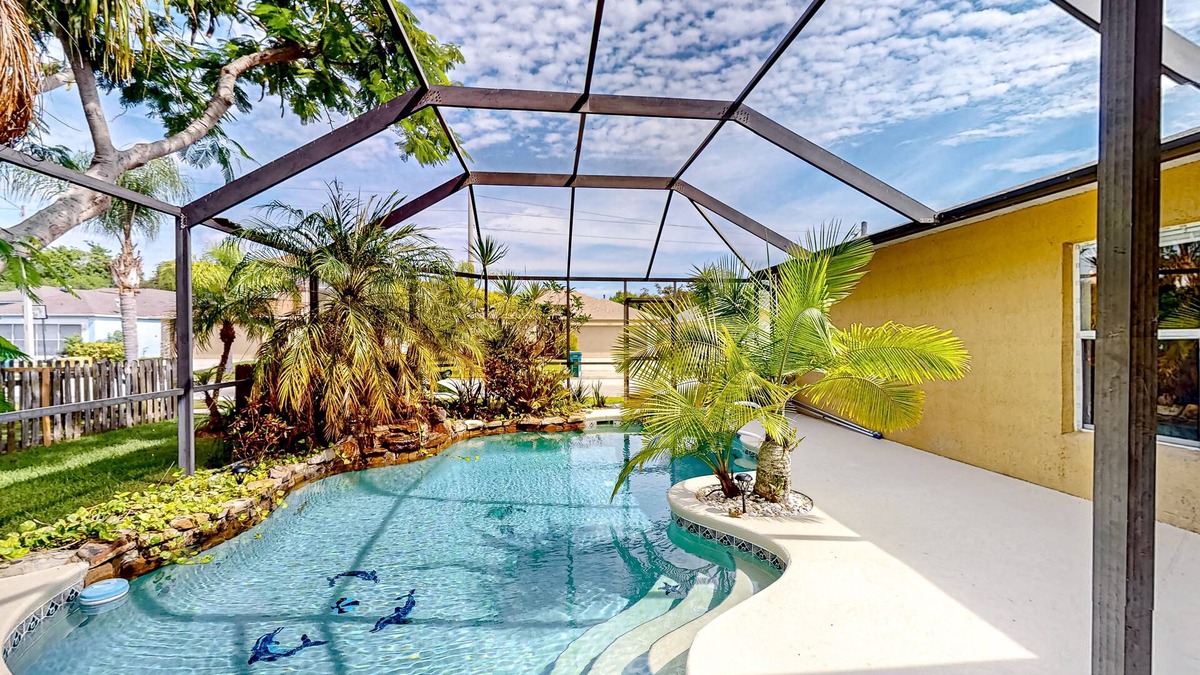 Tropic House | Charming home with private pool & lanai - centrally located
