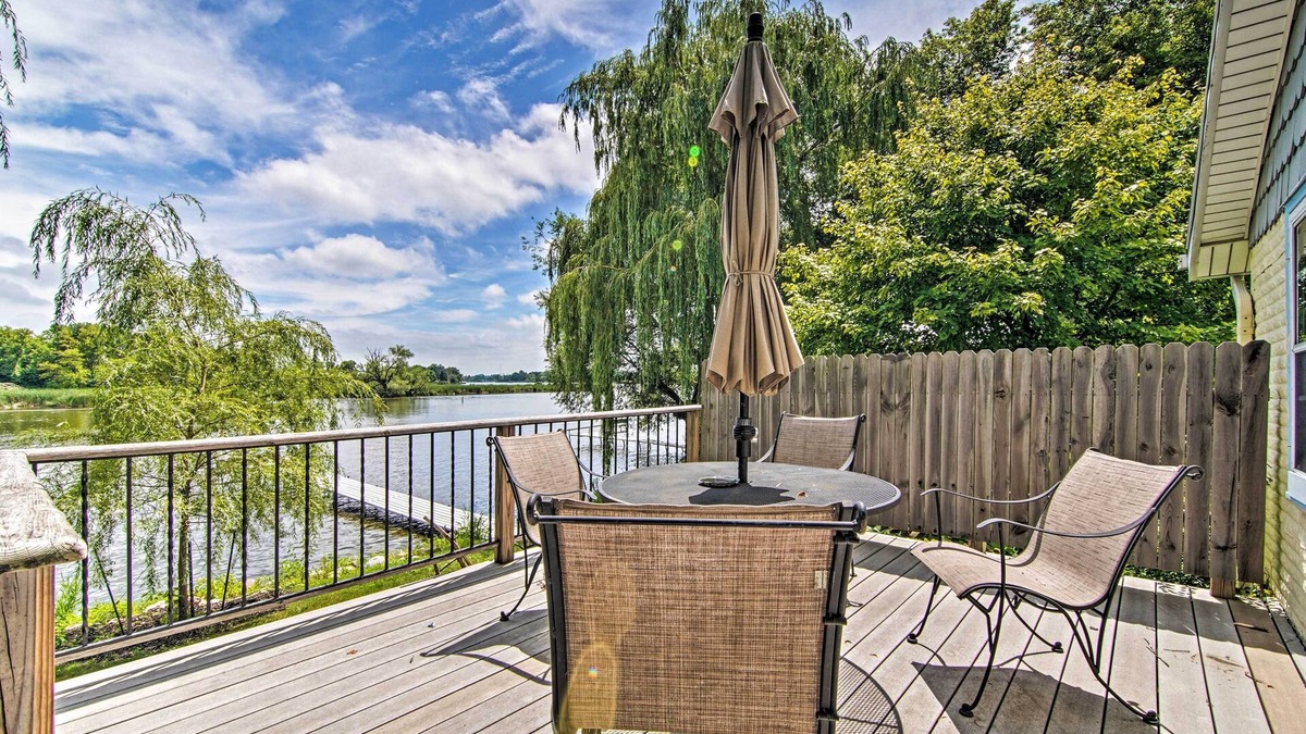 Horicon Cottage | Charming Horicon Cottage + Dock on Rock River