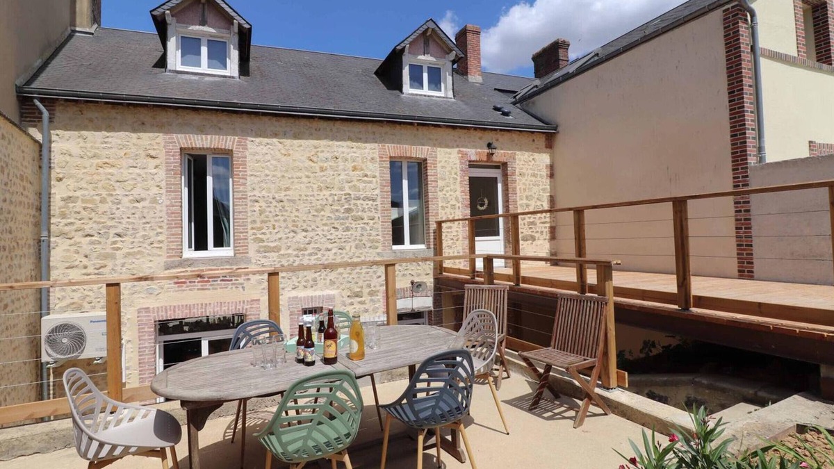 Le Mele-sur-Sarthe Cottage | Charming house for 8, close to leisure activities