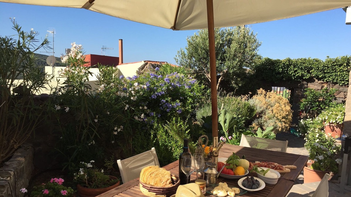 Cuglieri House | Charming house and hanging garden in the heart of a village sea view