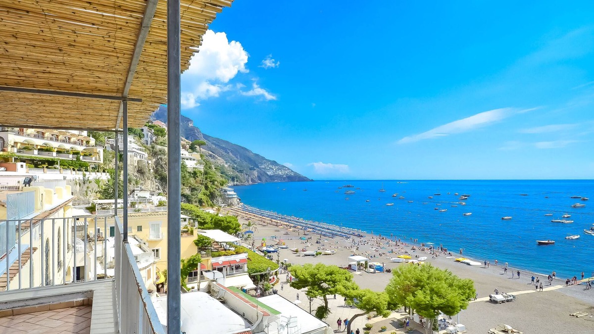 Positano City Centre House | Charming house CASA RAFFI with sea view near Positano’s Spiaggia Grande beach