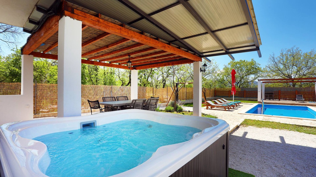 Sestanovac House | Charming house for 8 with private pool and jacuzzi.