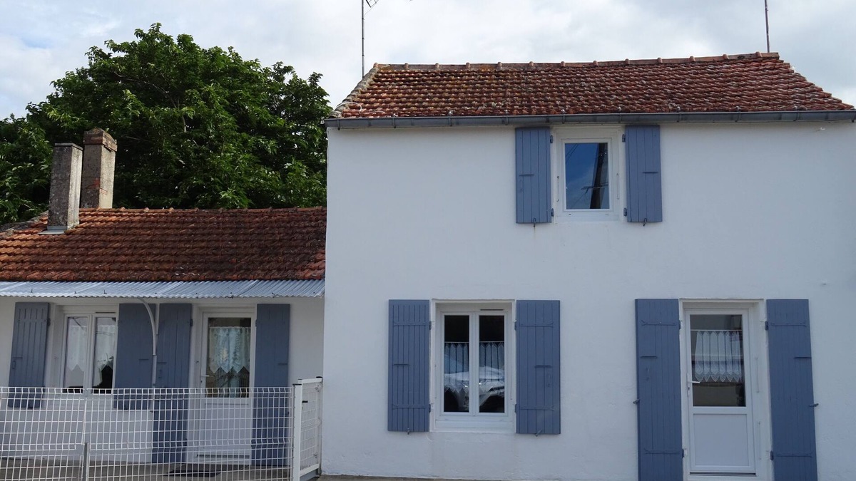 Le Chateau-d'Oleron House | Charming house for 8 to 9 people le chateau d'oléron with WIFI .