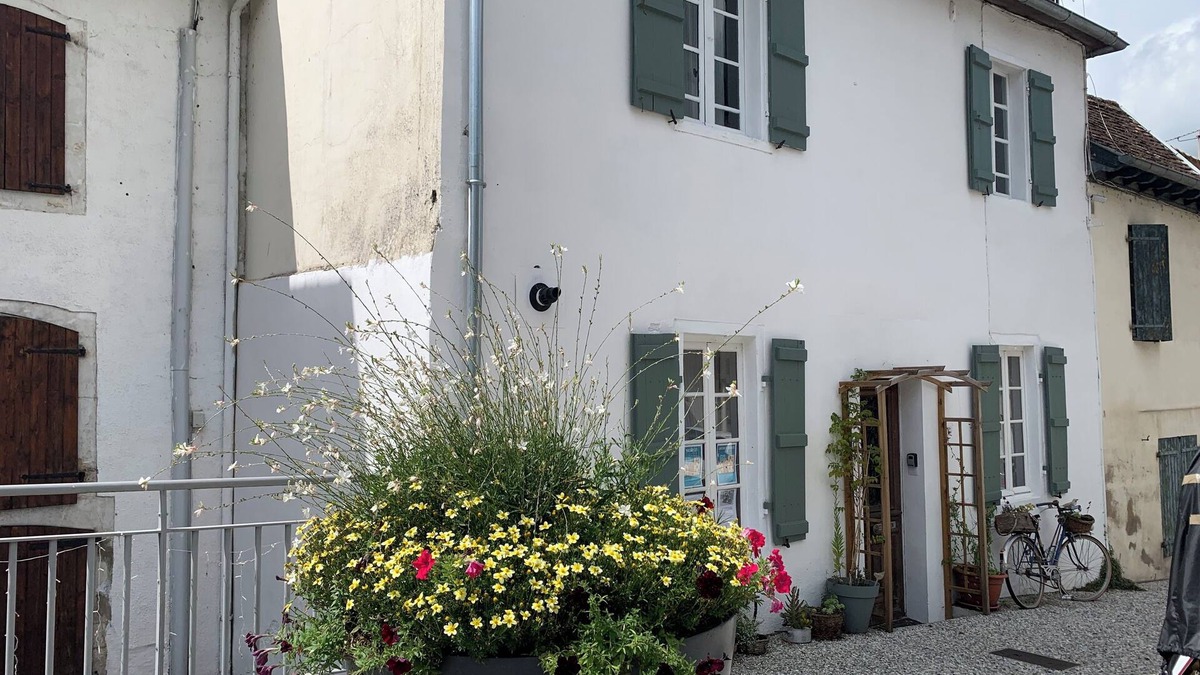 Salies-de-Bearn House | Charming, house in Salies de Bearn. The home of Cleopatra and Smokey Joe