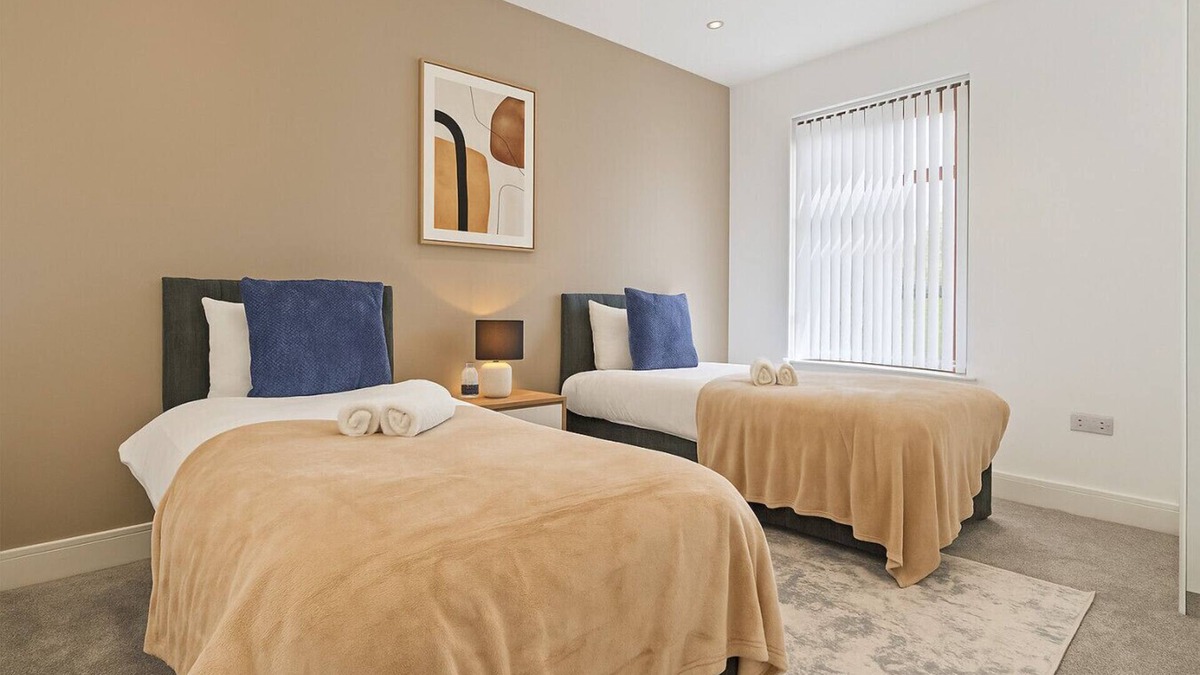 Ashton in Makerfield House | Charming House Free Parking FastWiFi SmartTV