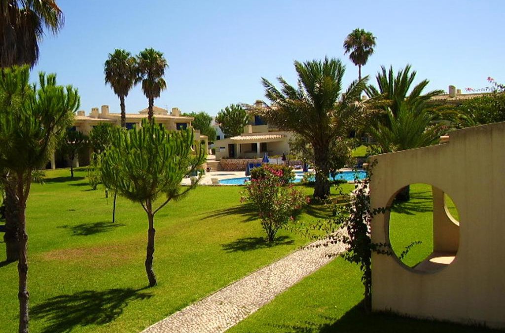 Alvor House | Charming house in Alvor with shared pool