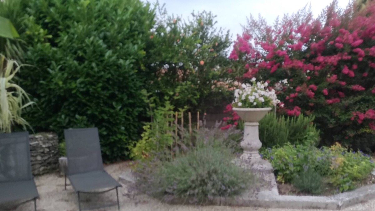 Cognac House | Charming house * in an enclosed wooded garden, 3 bedrooms, 4 double beds.n