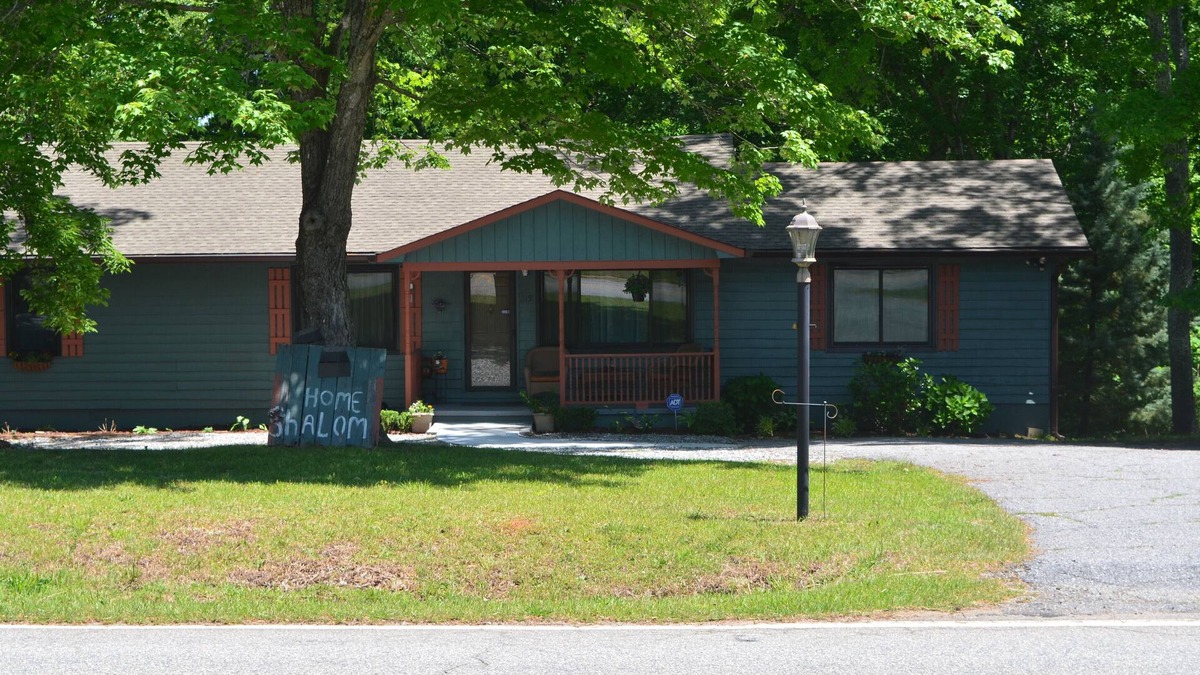 Landrum House | Charming House in Downtown Landrum