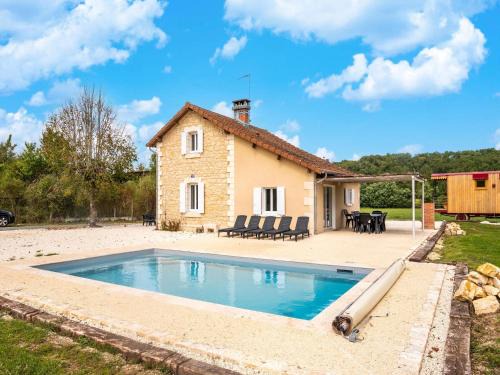 Hautefort House | Charming House in Hautefort with Pool & Nature