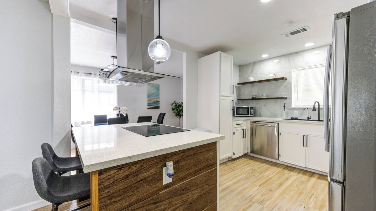Stafford House | Charming house in Houston, Recently updated, with you and your family in mind.