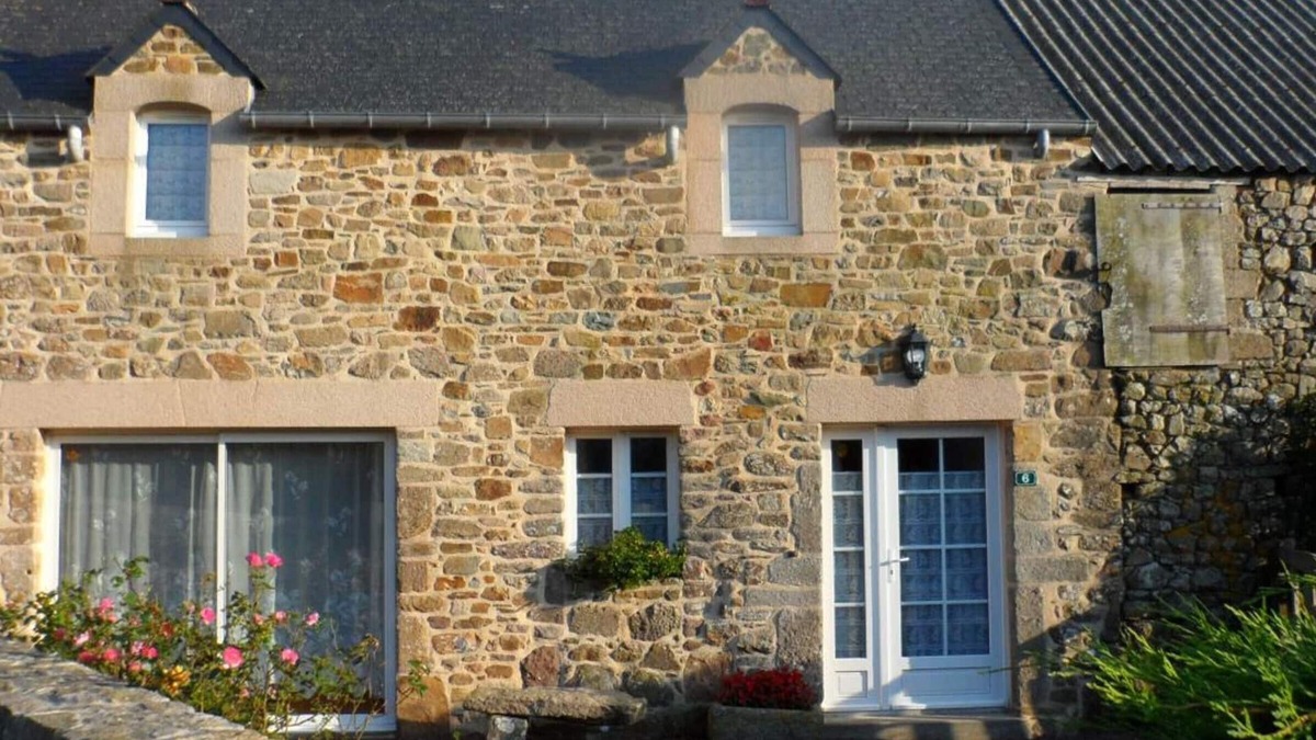 Jobourg Cottage | Charming house in La Hague with fireplace and private yard