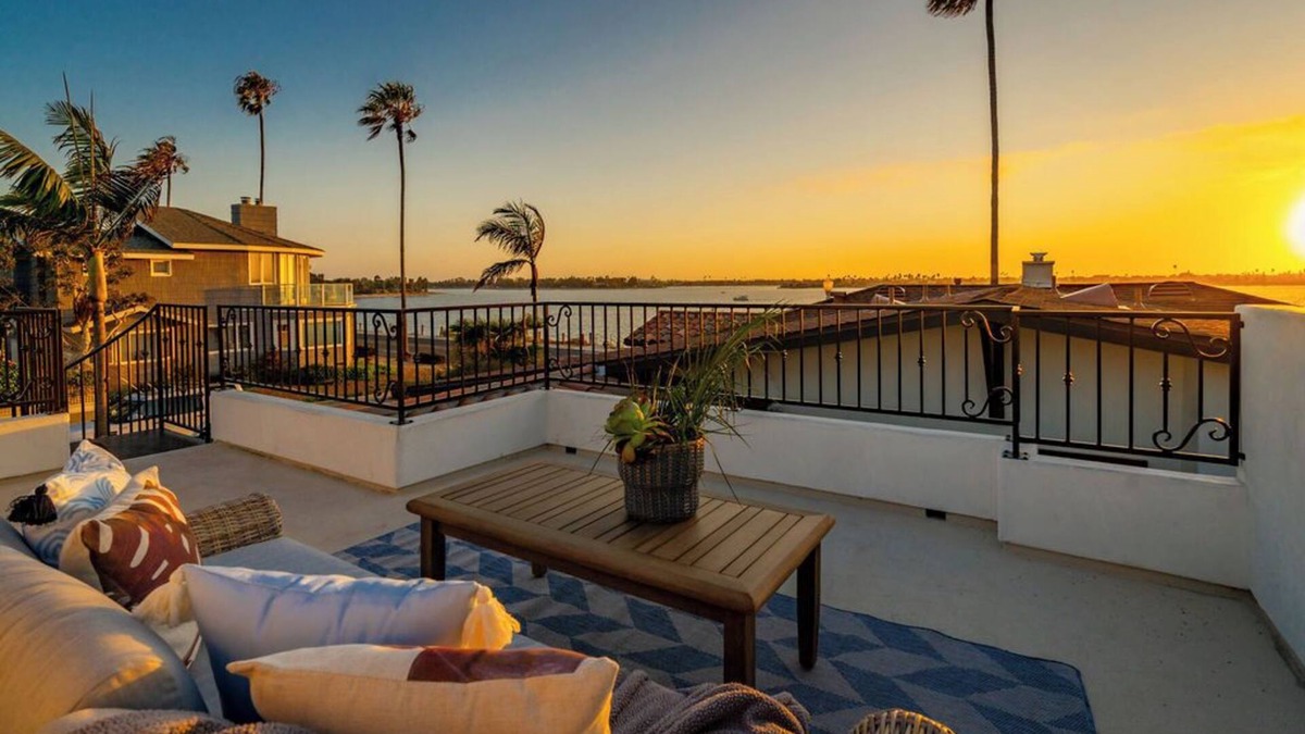 San Diego House | Charming house in lovely San Diego, steps from Mission Bay with WiFi, AC