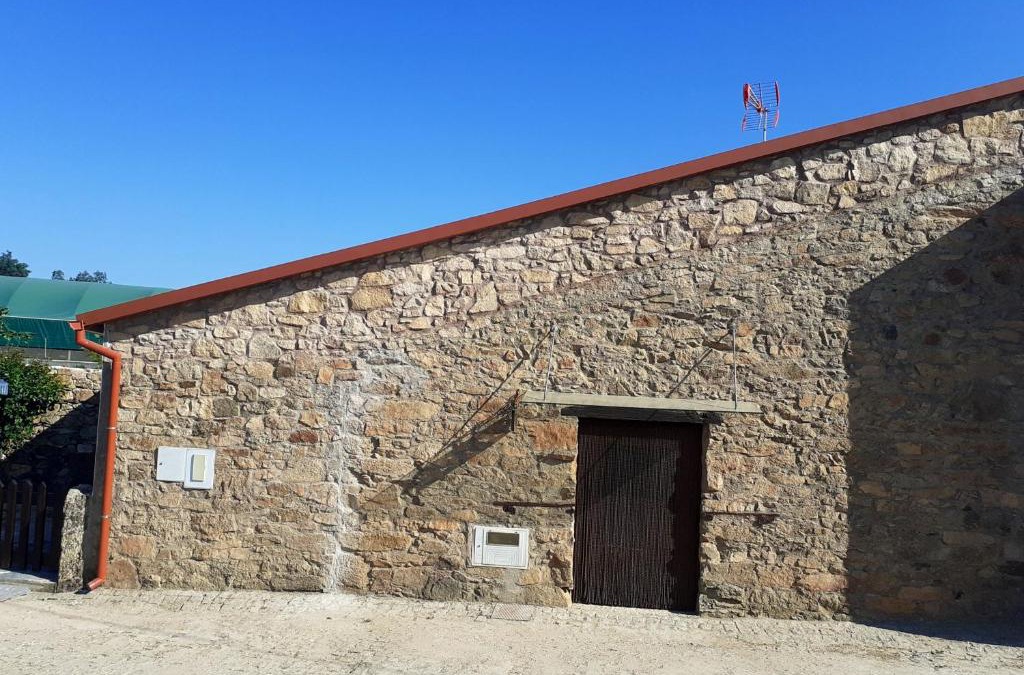 Salsas House | Charming house in Parada with mountain view and fenced garden