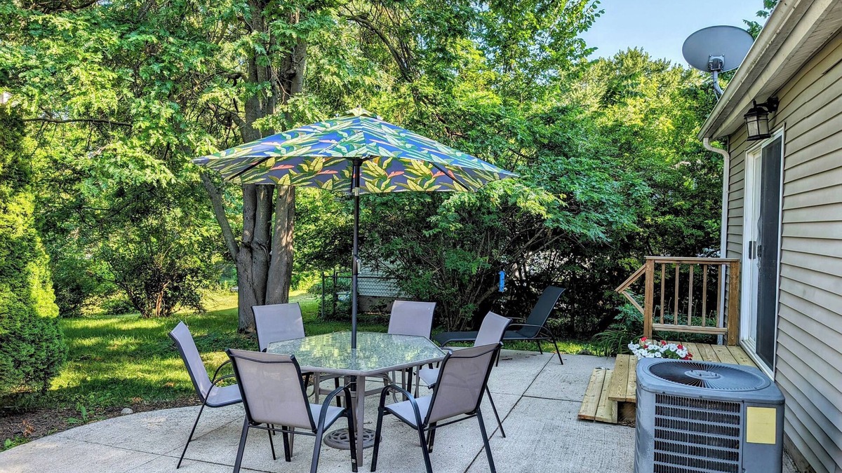 North of Grand House | Charming house - minutes from downtown, walking distance to Ingersoll!
