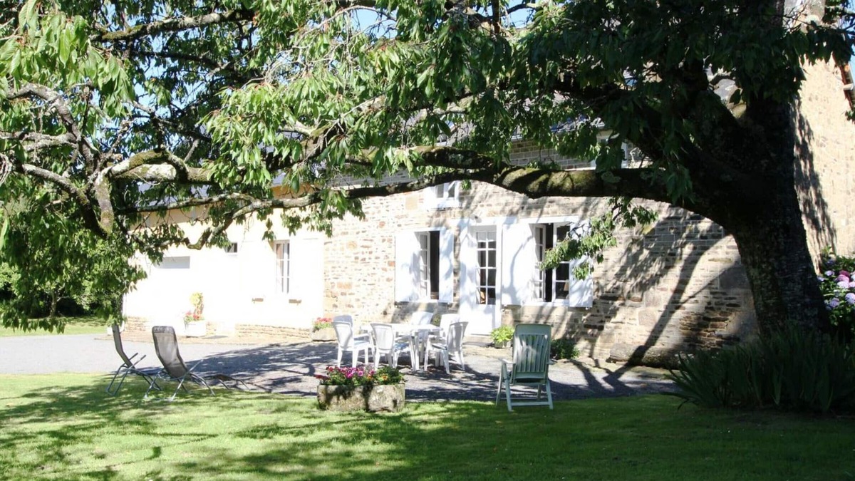 Saint-Loup Cottage | Charming house near Mont St-Michel with WiFi, parking, and private garden