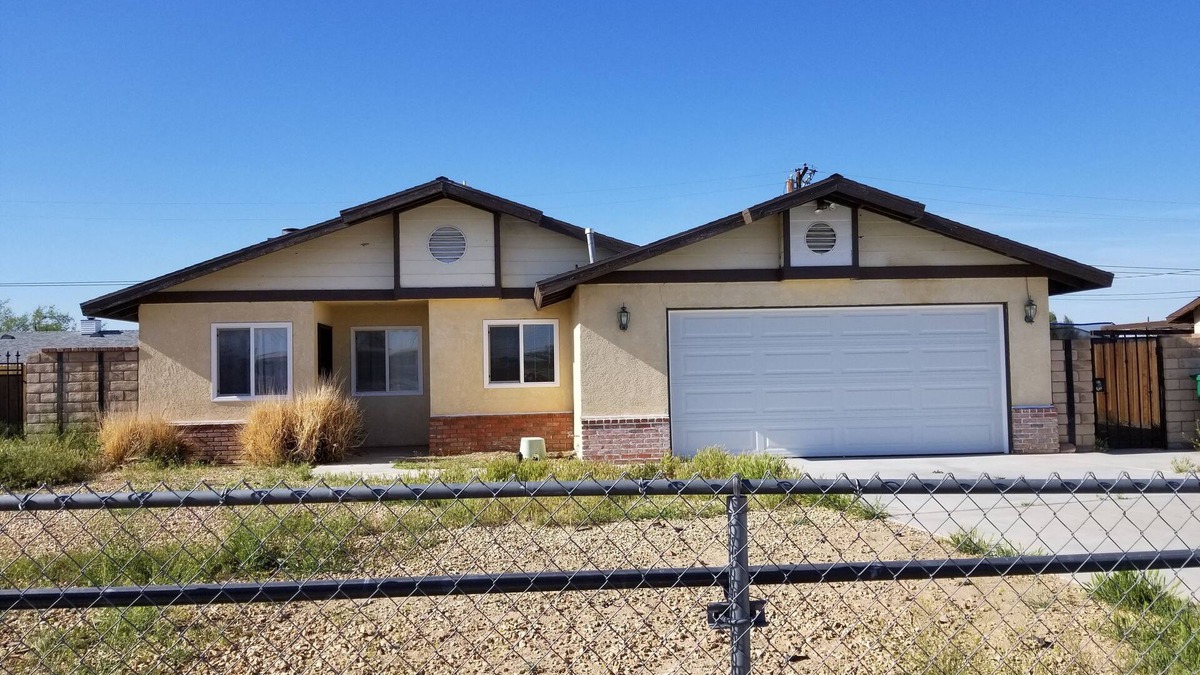 California City House | Charming House