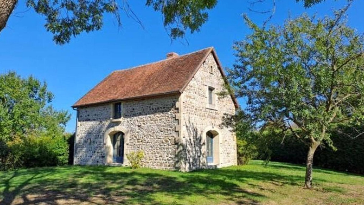 Autry-Issards Cottage | Charming house with garden and pets allowed, near hiking trails