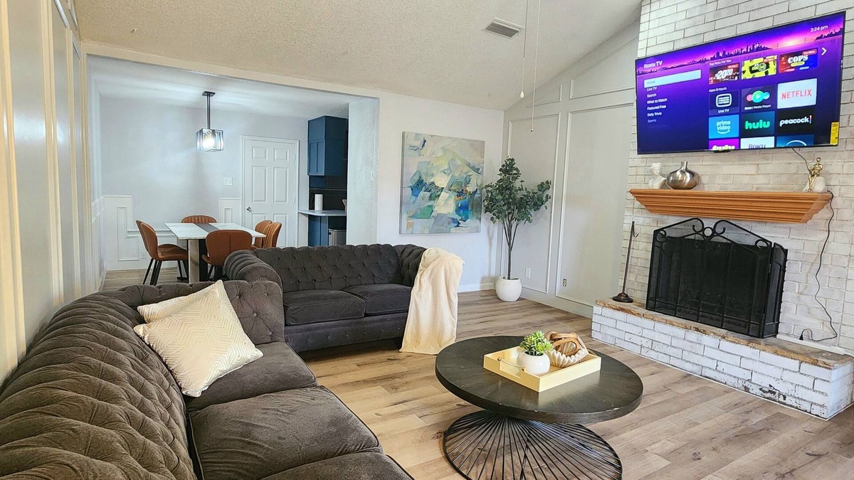 Odessa House | Charming house with 7-beds, high speed WiFi and GameRoom in marvelous Odessa