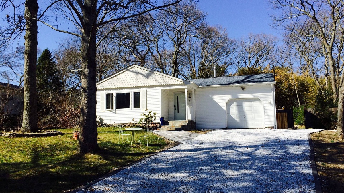 Moriches House | Charming house with bamboo forest