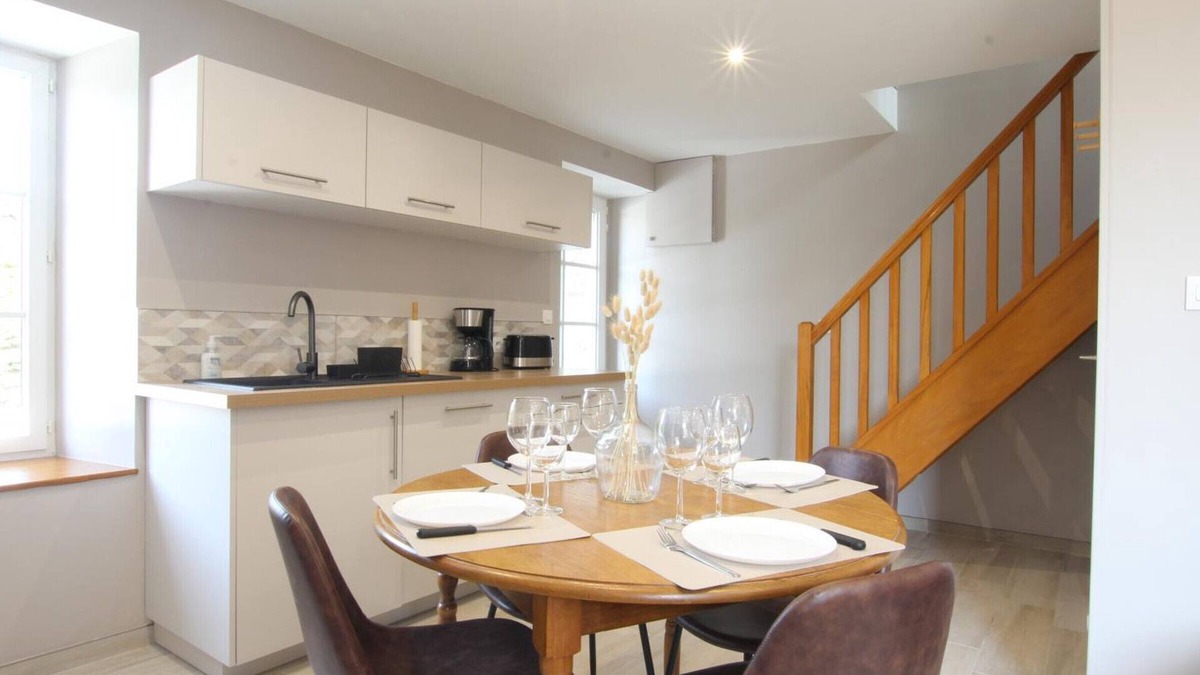 Creances Cottage | Charming house with enclosed garden, near the sea