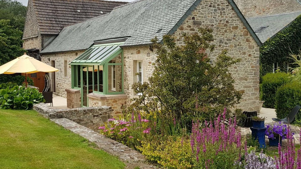 Grosville Cottage | Charming house with garden, near beaches