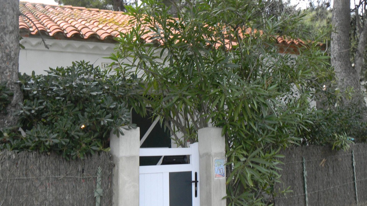 Leucate Villa | Charming house with garden, close to the beach and away from the cliff.