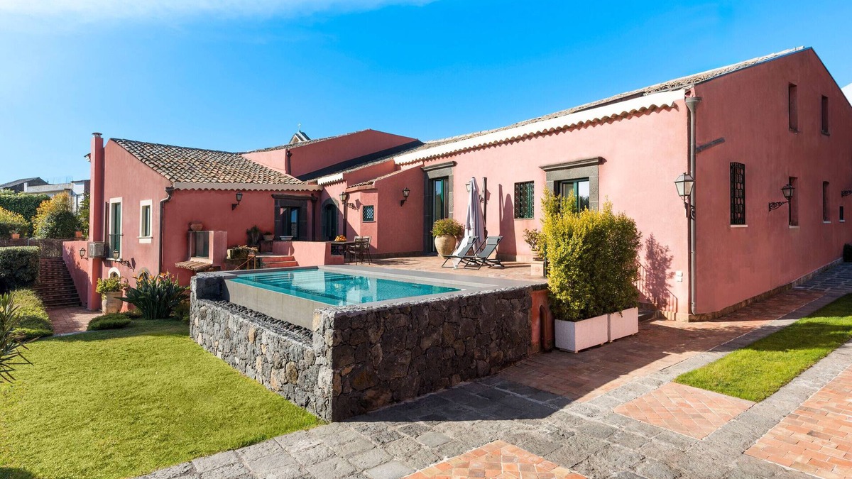 Viagrande House | Charming house with pool in Viagrande