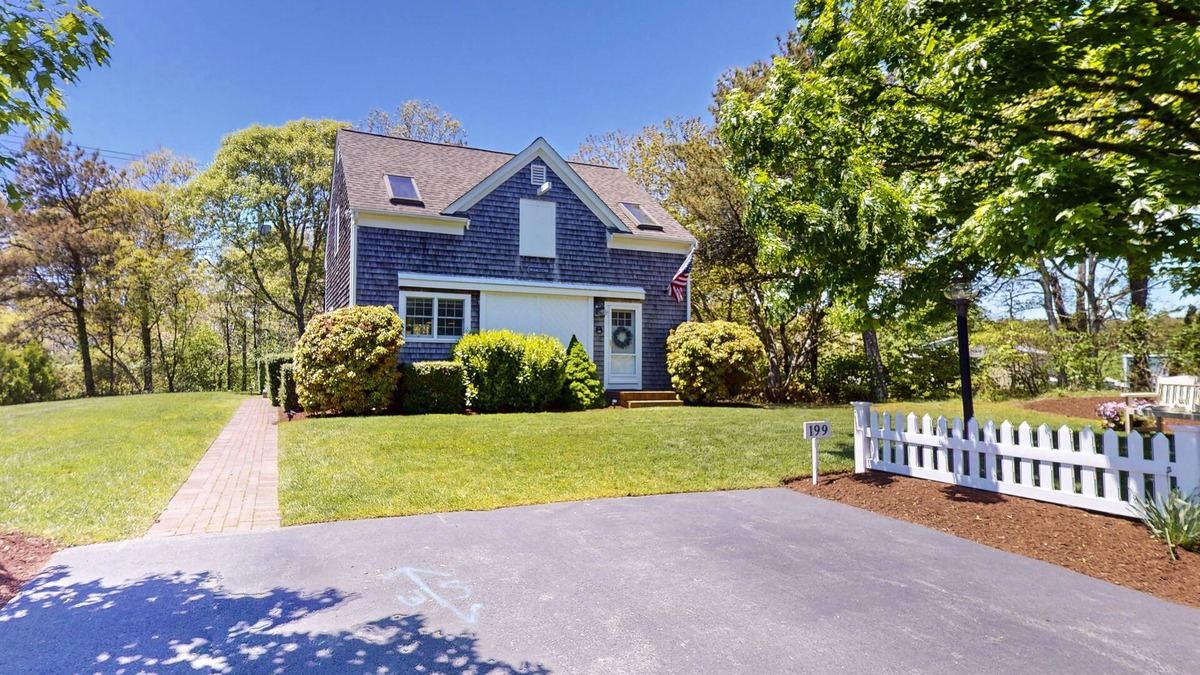 Chatham House | Charming house with patio, Washer/Dryer, & central location