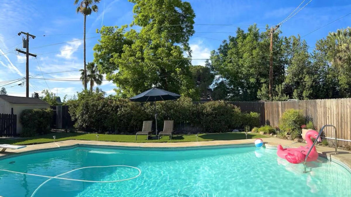 Bakersfield House | Charming house with Pool, AC, Heater and WiFi in beautiful Bakersfield