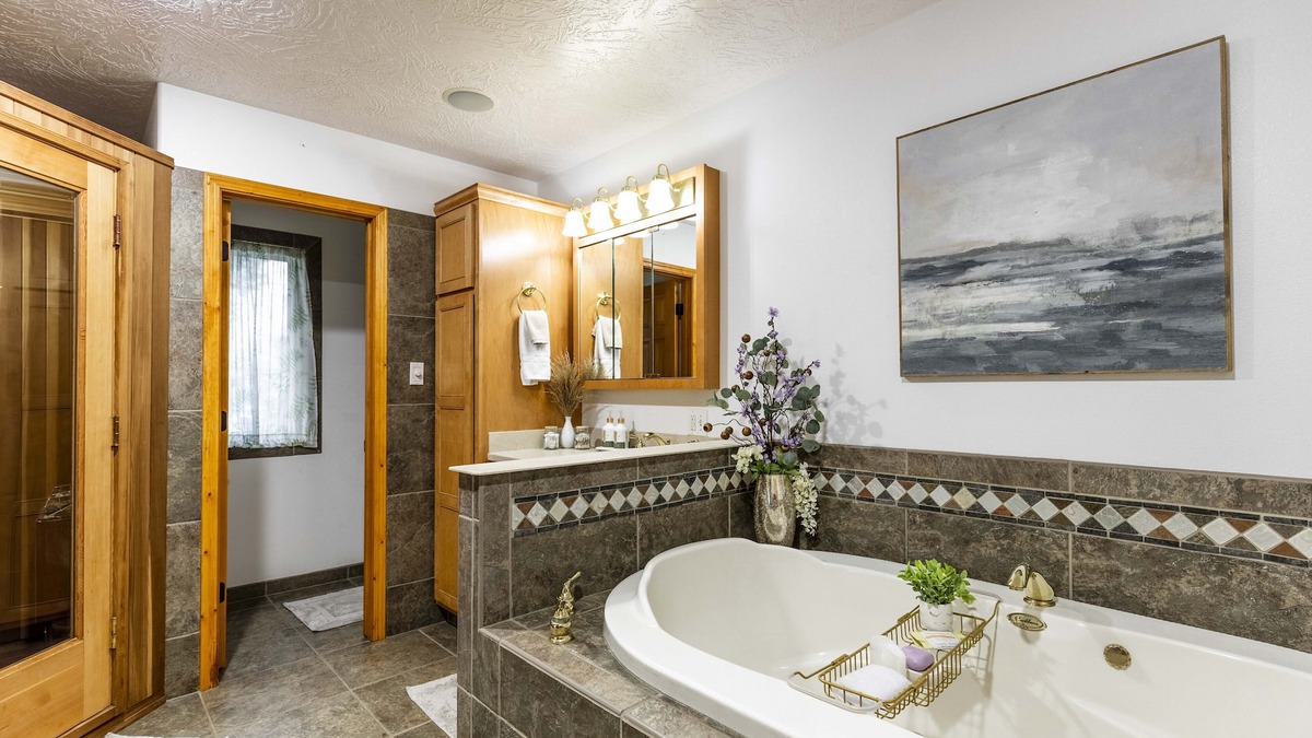 Great Falls House | Charming house with sauna, jetted tub, and pool table. Cozy open floor plan.