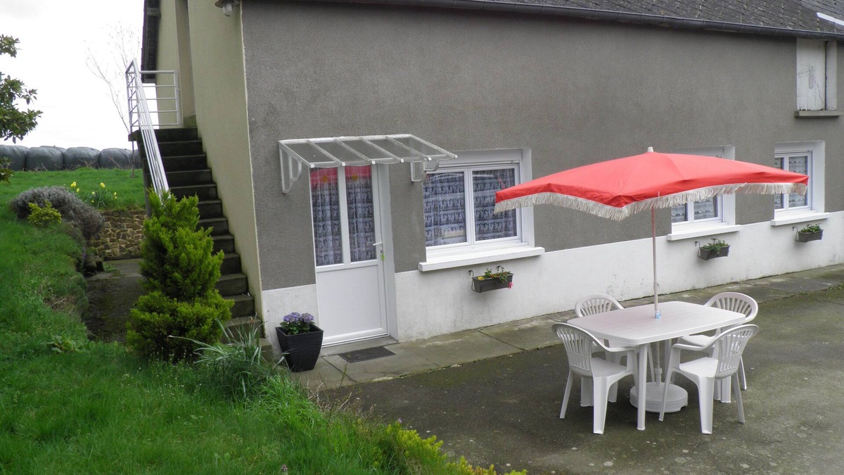 Bazouges-la-Perouse House | Charming independent country cottage with large space