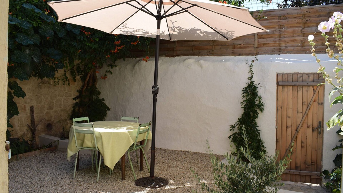 Montagnac Apartment | Charming independent village gite with garden (near Pezenas)