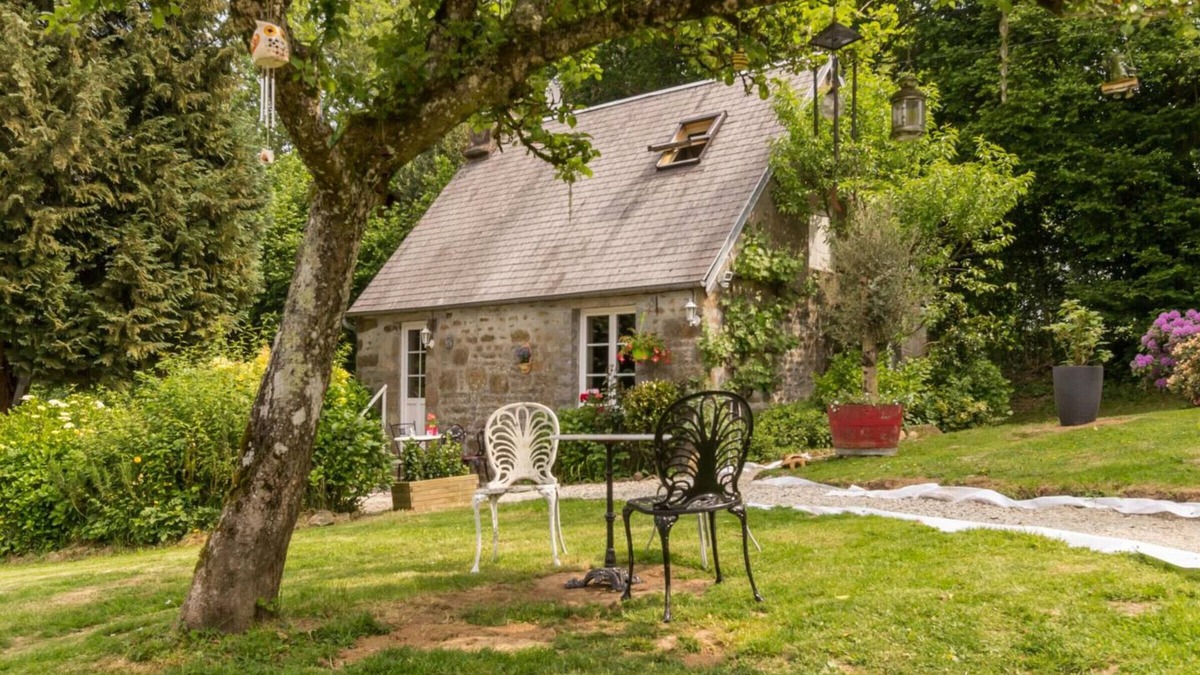 Beauficel Cottage | Charming isolated house with garden, ideal for hiking