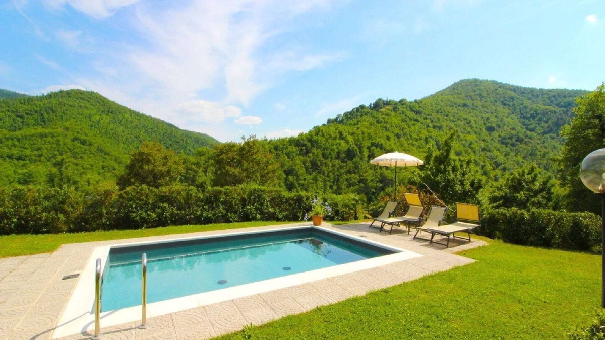 Pieve di Chio House | Charming Stone Retreat