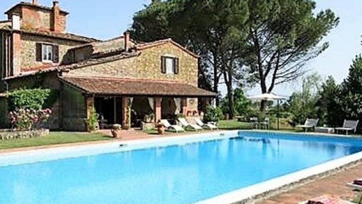 Terranuova Bracciolini Villa | Charming spacious 1500s stone farmhouse with private pool