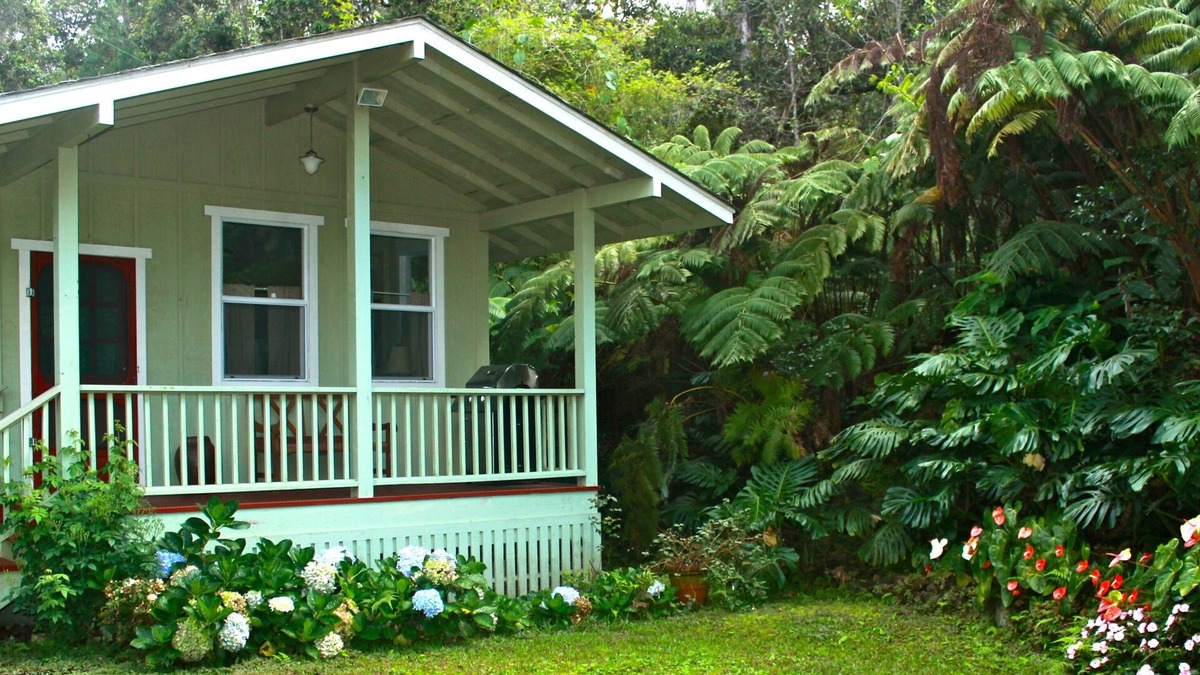 Kailua-Kona Cottage | Charming Kaloko Mountain Cottage with hot tub - private,secluded and cozy!
