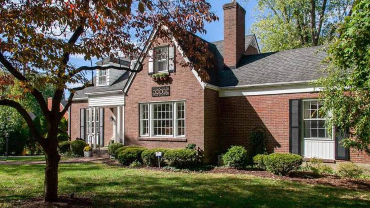 Bellewood House | Charming Kentucky home! Walking distance to bars and restaurants.