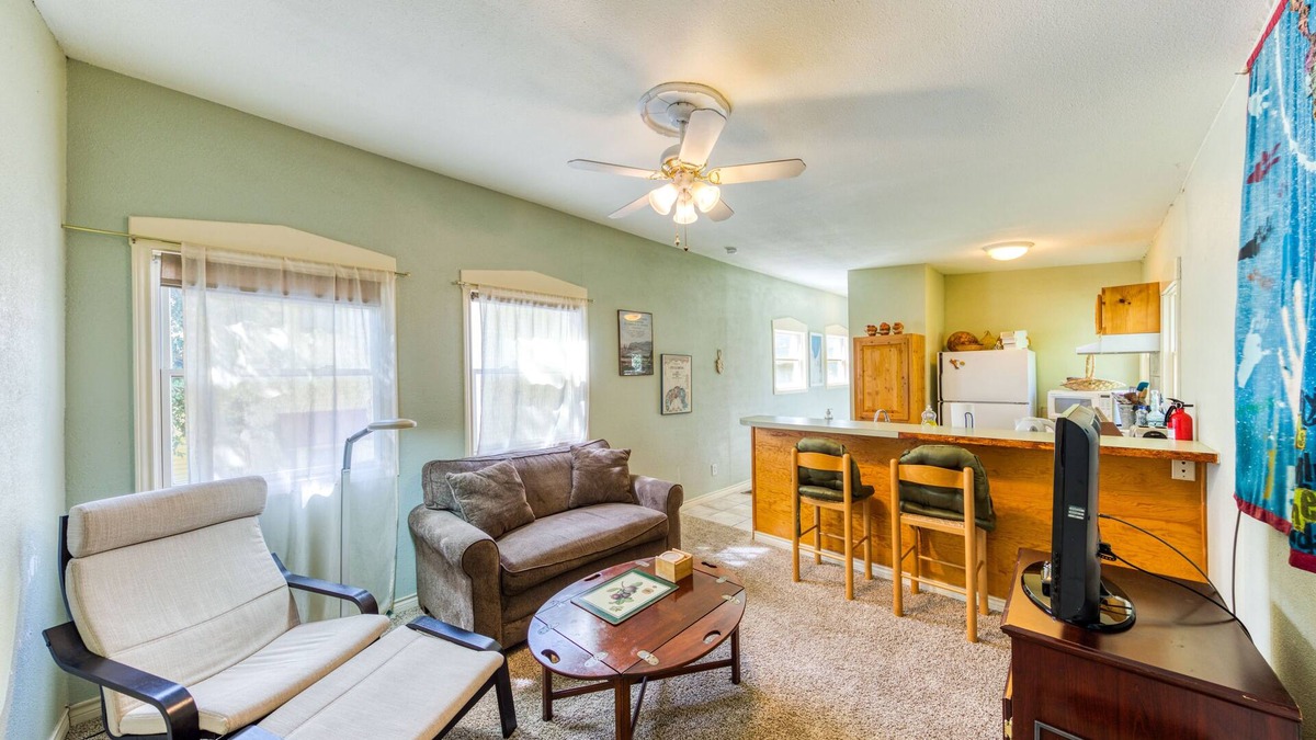 Arsenal Apartment | Charming King William Studio | River Walk | Pearl