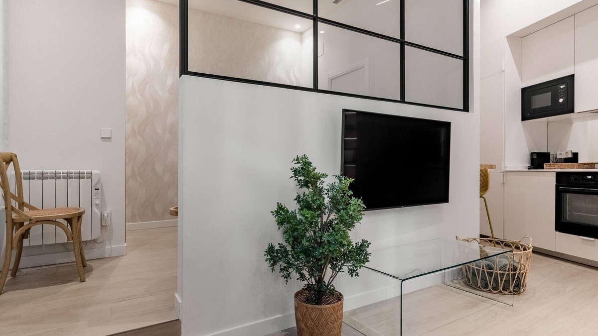 Barrio de La Latina Apartment | Charming La Almudena - Apartment in La Latina