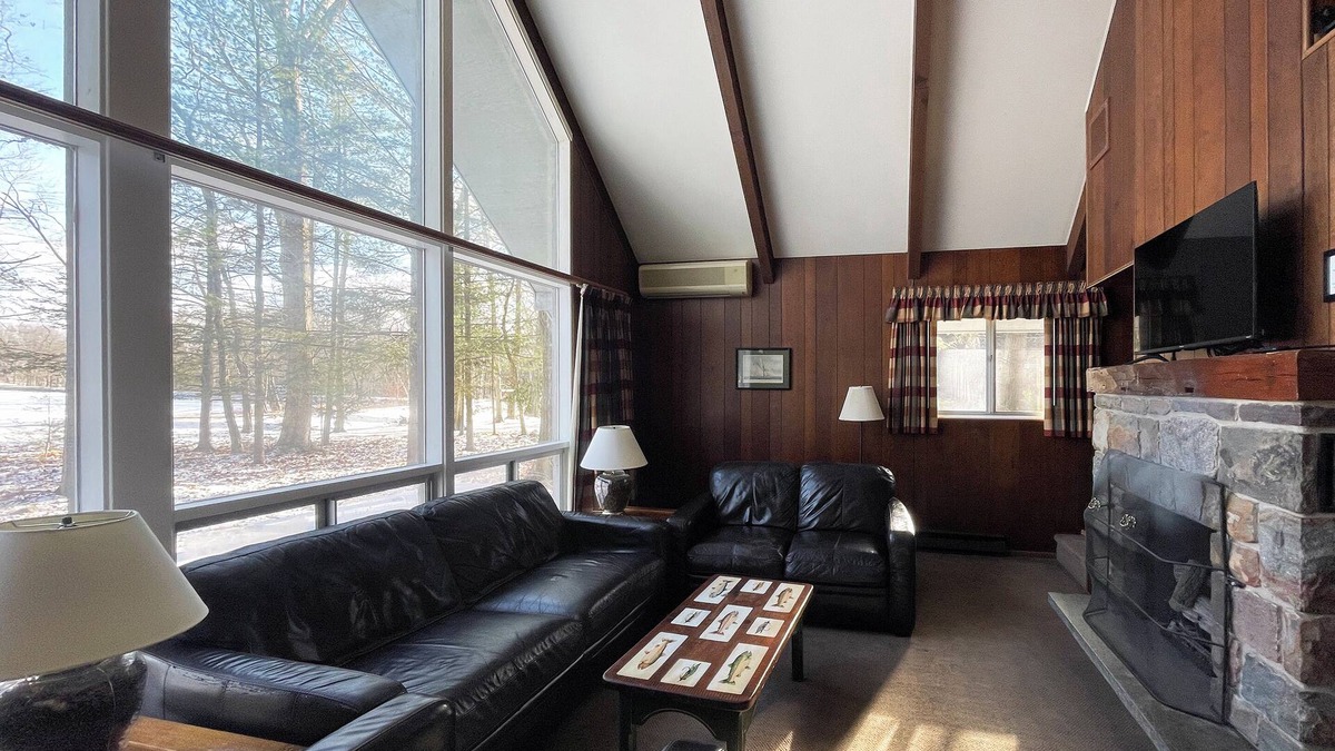 Reeders Cabin | Charming Lake Front Cabin in the Poconos