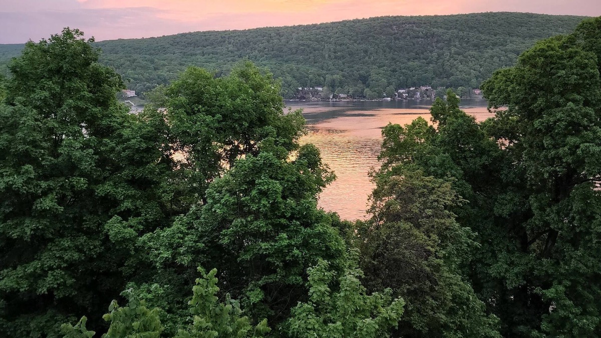 Greenwood Lake House | Charming lake house 2 BDR mountain house with gorgeous lake views