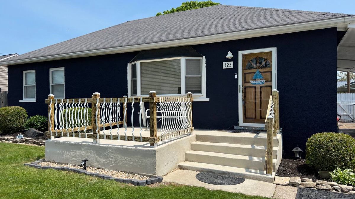 Port Clinton House | Charming Lake House, short walk to lake, near downtown PC, great for families!