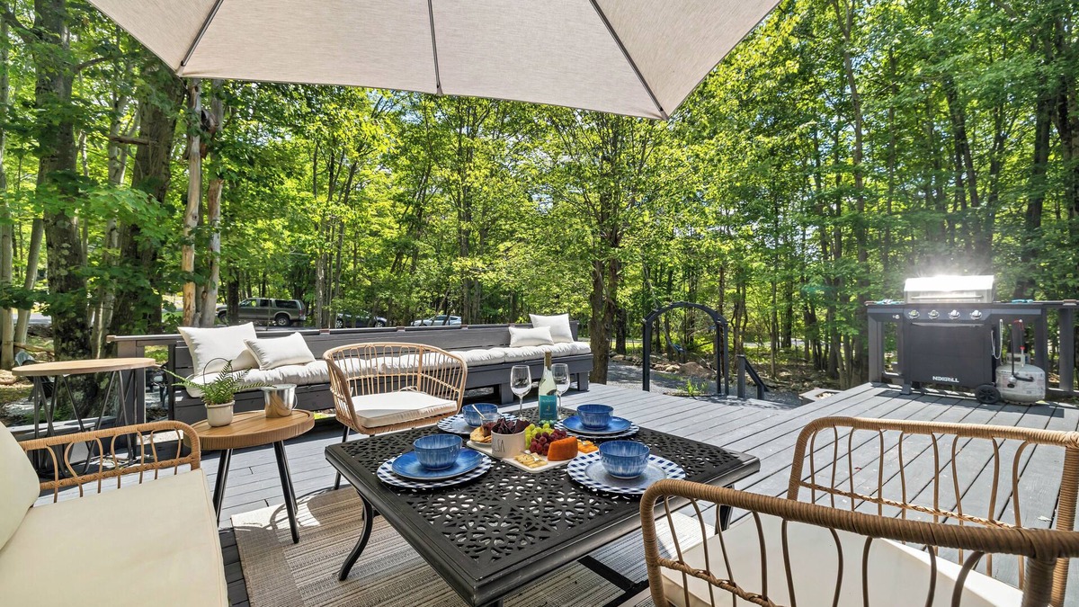 Briar Crest Woods House | Charming/Lake/Kayak/Firepit/Hot tub/Pets