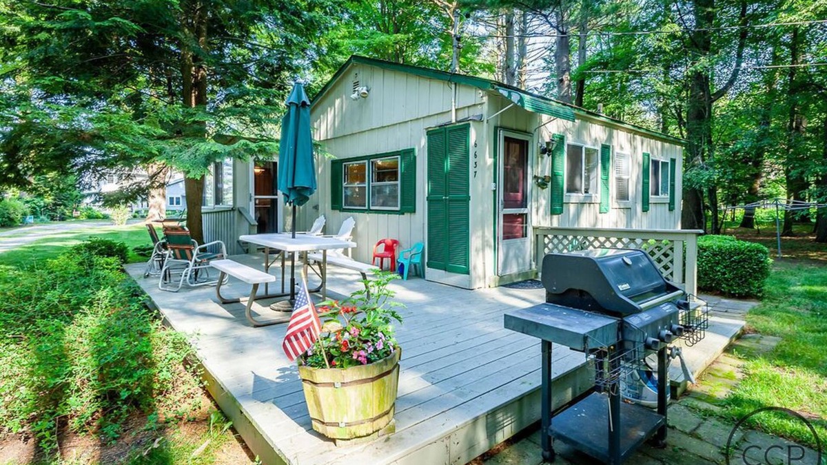 Montague Cabin | Charming Lake Michigan Cottage