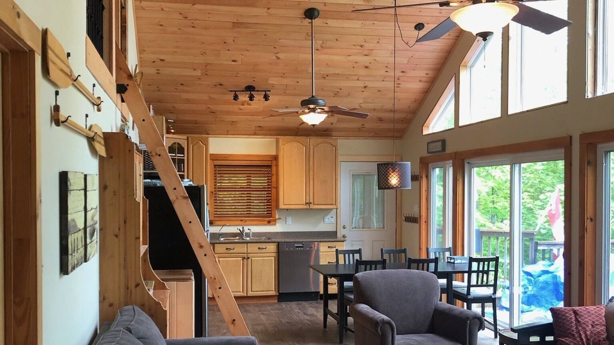 Bracebridge Cottage | Charming Lake Muskoka Island Cottage